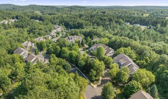 2 Dogwood Ct 2, Middlebury, CT 06762