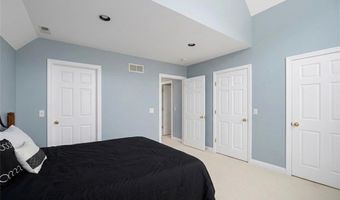 40 Alpine Estates Dr, Cranston, RI 02921