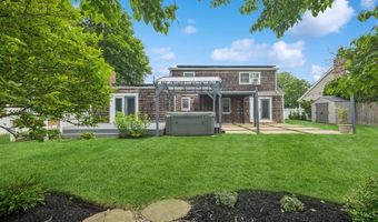 46 Purdy Ln, Amityville, NY 11795