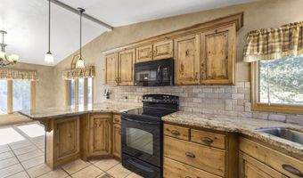 221 Cottonwood Ln, Blackfoot, ID 83221