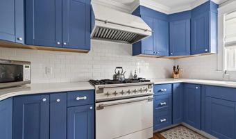 7 Verndale Cir, Bristol, RI 02809
