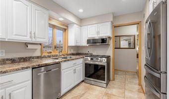 307 21st St NW, Austin, MN 55912