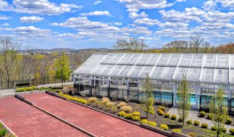 56 Moorland Dr 56, Danbury, CT 06810
