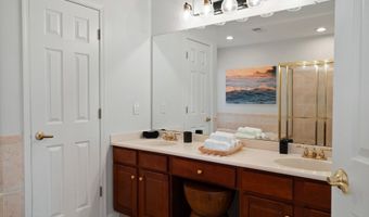 8 Jibsail Dr, Bayville, NJ 08721