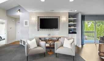 10 Roxbury Rd, Madison, WI 53704