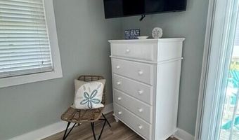 102 W Dobbs St, Atlantic Beach, NC 28512