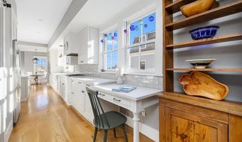 131 Eustis Ave, Newport, RI 02840