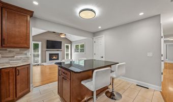 725 N Vista Dr, Algonquin, IL 60102