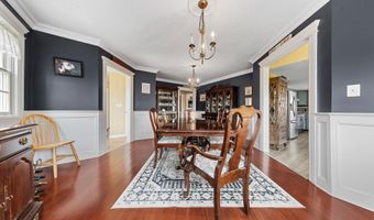 25 Meadow Ln, Amityville, NY 11701