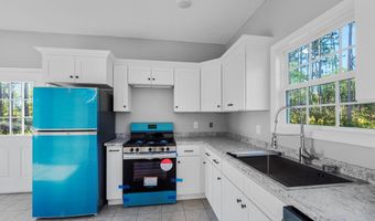 110 Peach Ln, Baxley, GA 31513