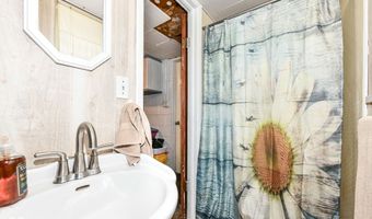 2420 E 40th St, Anderson, IN 46013