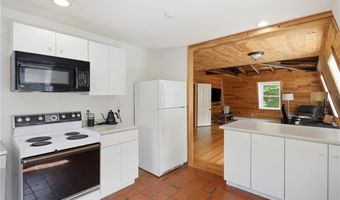 7 Nichols Ln 7, Hopkinton, RI 02832