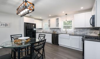422 Maple Dr, Belford, NJ 07718