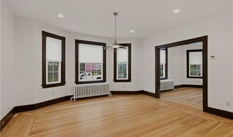 82 Van Zandt Ave, Newport, RI 02840