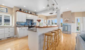 439 Wandsworth St, Narragansett, RI 02882