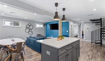 4 James St, Middletown, RI 02842