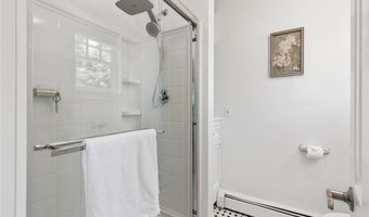 85 Highland Ave, Barrington, RI 02806