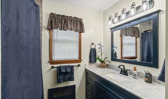 121 Maltbie Dr, Amsterdam, NY 12010