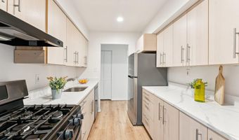 3358 WOODBURN Rd 24, Annandale, VA 22003