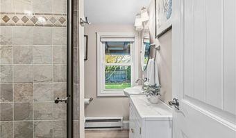 51 Osceola Ave, Narragansett, RI 02882