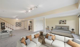 1848 Ridgeview Circle Dr, Ballwin, MO 63021