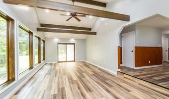 18 Holiday Dr, Albrightsville, PA 18210
