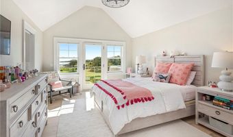 71 Cliff Dr, Narragansett, RI 02882