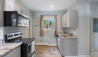 81 Main St, Raymond, NH 03077