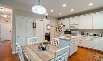 6 Foxmoor Ln, Bayville, NJ 08721
