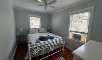 53 Center Ave, Middletown, RI 02842