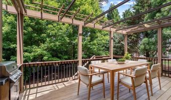 350 Wembley Cir, Atlanta, GA 30328