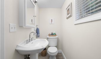 20 Bradley Ave, Branford, CT 06405
