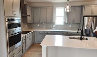 821 York, Acworth, GA 30102