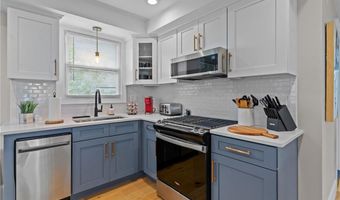 20 Summer St 2, Newport, RI 02840
