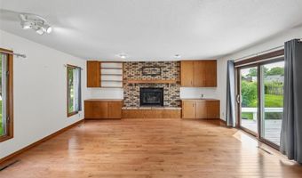 2818 Eisenhower Ave, Ames, IA 50010