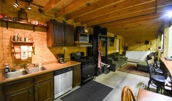 5557 Schuetz Ln, Alhambra, IL 62001