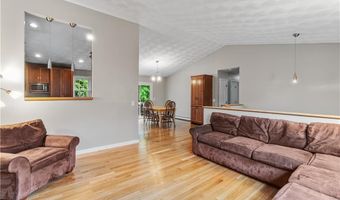 6 Lisa Ln, Bristol, RI 02809