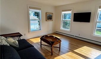 433 Wolcott Ave, Middletown, RI 02842