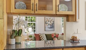 215 Middle Rd, Boxborough, MA 01719