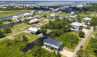 825 Larkspur Ln, Bay St. Louis, MS 39520