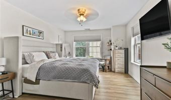 2 Gray Coach Ln 210, Cranston, RI 02921