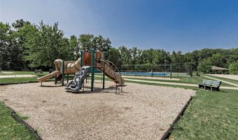 565 Walnut Ridge Trl, Aurora, OH 44202