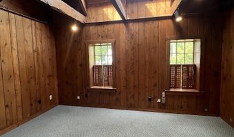 889 W Main St, Barnstable, MA 02630