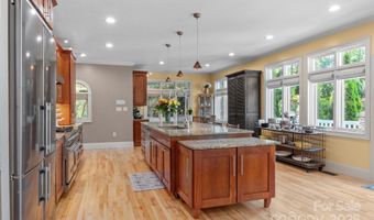 11 Hearthstone Dr, Asheville, NC 28803