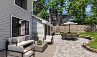 61 Applegate Rd, Cranston, RI 02920