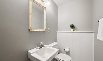 75 LUMBER Ln, Barboursville, VA 22923