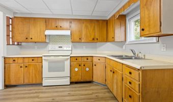 24 Warwick St, Bangor, ME 04401