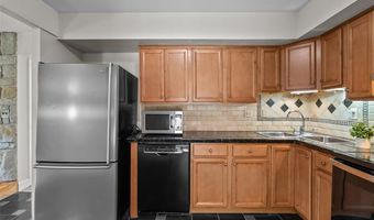 404 Applestone Dr, Ballwin, MO 63021