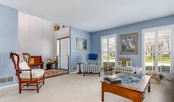 2219 Barrett Dr, Algonquin, IL 60102