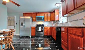 874 Hollyridge Dr, Ballwin, MO 63011